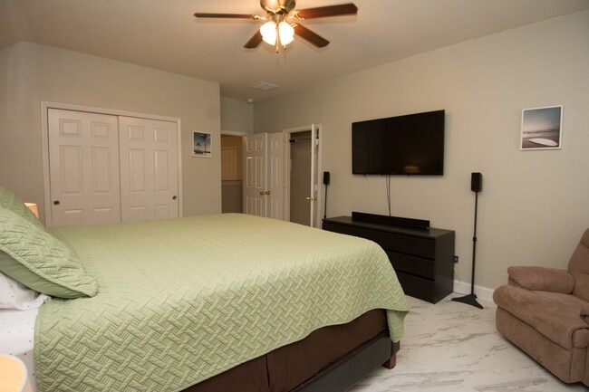 Building Photo - 16933 Scenic Knoll