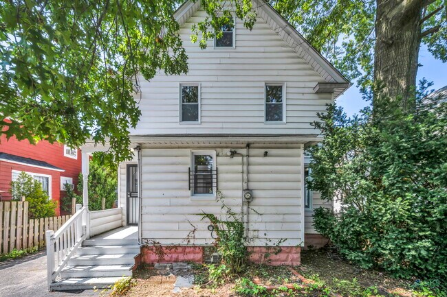 Building Photo - 429 Cleveland Rd