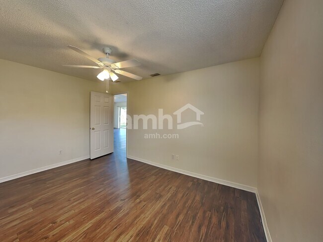 Building Photo - 1037 Sandhill St