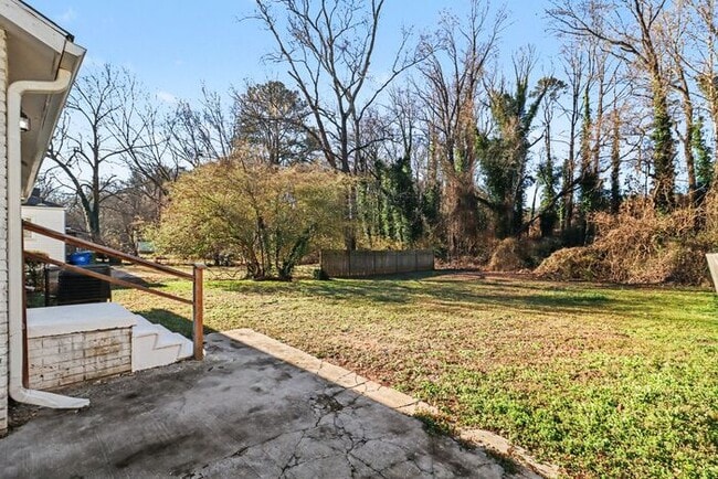 Building Photo - Newly Renovated 3BR/1BA SE Atlanta Gem!