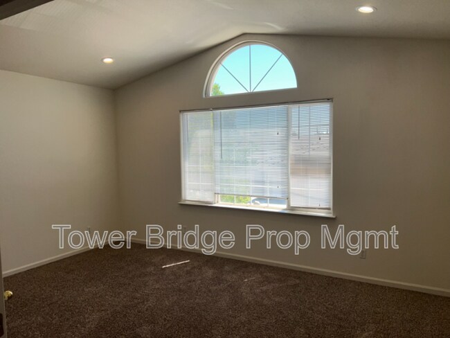 Building Photo - 3918 Ginko Way