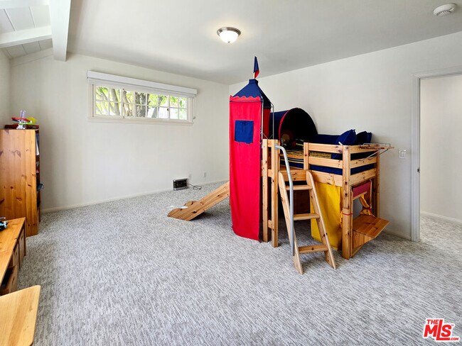 Building Photo - 3690 Crownridge Dr