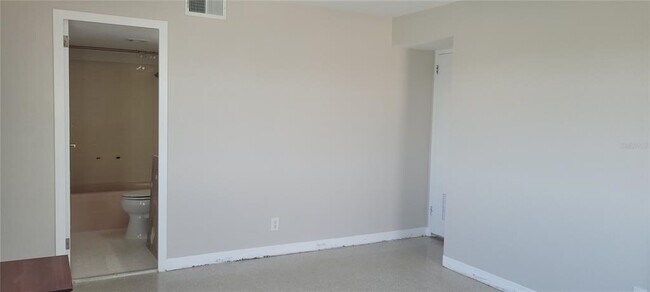 Building Photo - 10355 Paradise Blvd