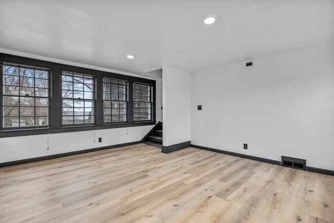 Building Photo - 335 1st St