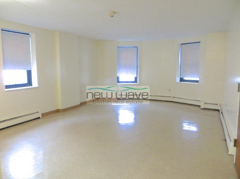 Building Photo - 586 Massachusetts Ave