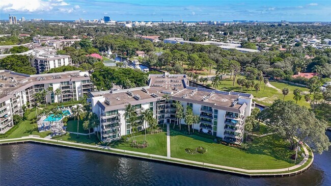 Building Photo - 1350 River Reach Dr