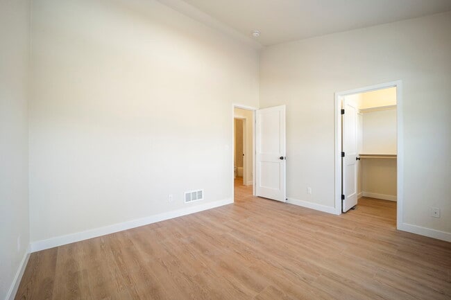 Building Photo - 824 E Moreno Ave