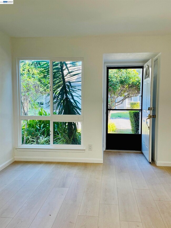 Building Photo - 157 El Dorado Common