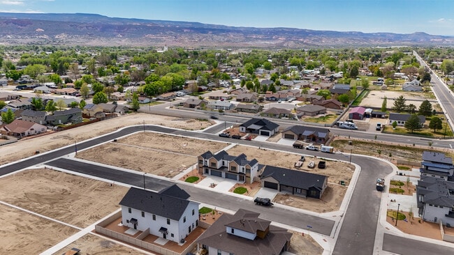 Building Photo - 367 Toms Cyn Dr