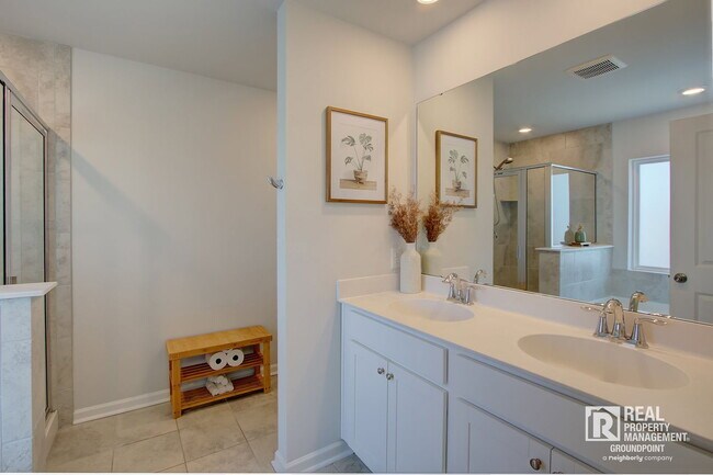 Building Photo - 214 Honey Horn Dr