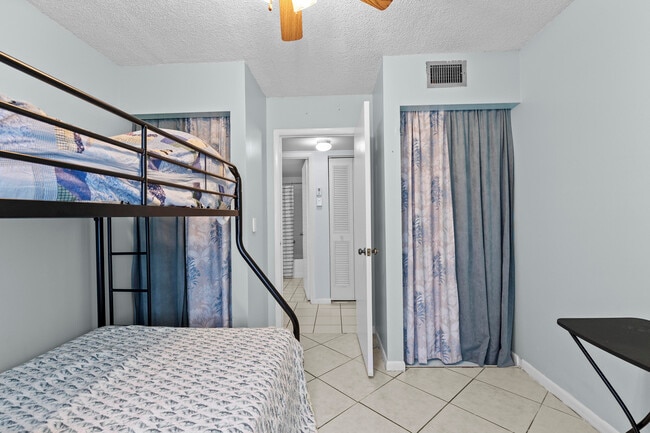 Building Photo - 1004 Green Pine Blvd