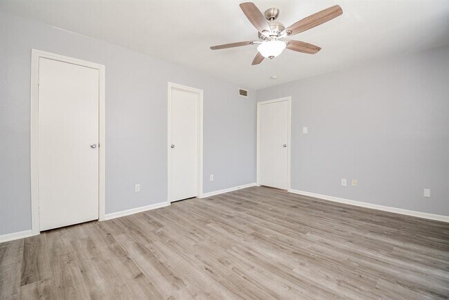 Building Photo - 3100 Walnut Bend Ln