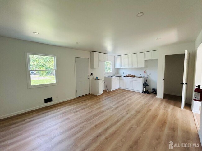 Building Photo - 18 Millstone Rd