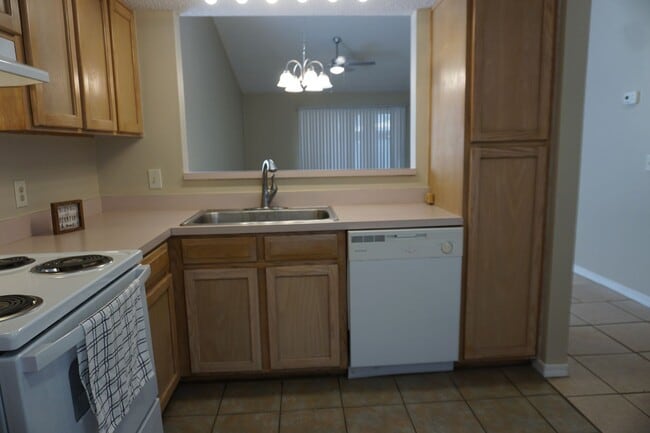 Building Photo - 1290/1292wct