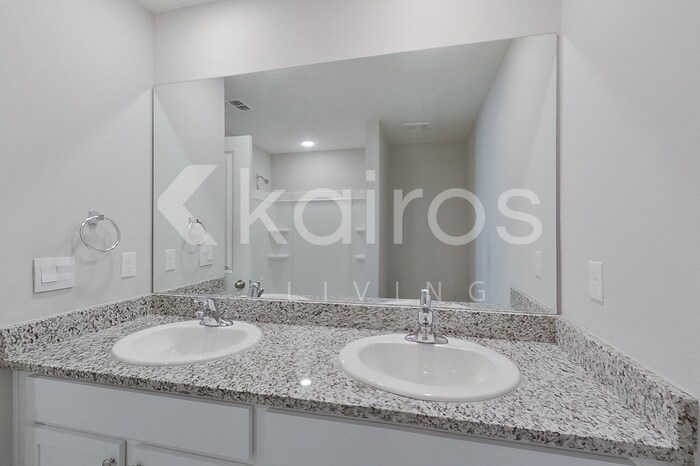 Building Photo - 8661 SW 43rd Ter