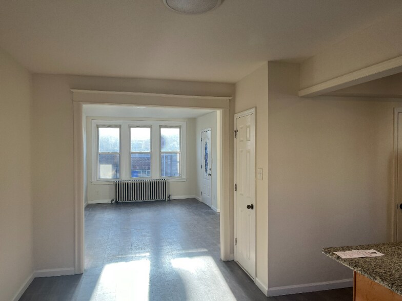 Building Photo - 1369 Kennedy St