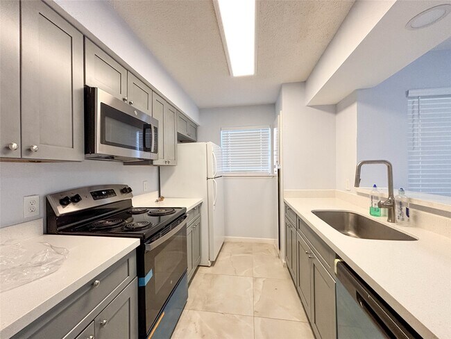 Building Photo - 6601 Sands Point Dr