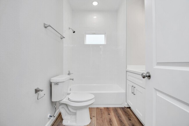 Building Photo - 2333 Hoskins Dr