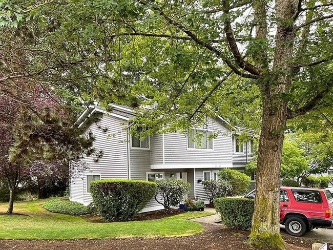 Building Photo - Charming Bothell Condo in a Fantastic Location! (Lower rent for 8 of 12 months