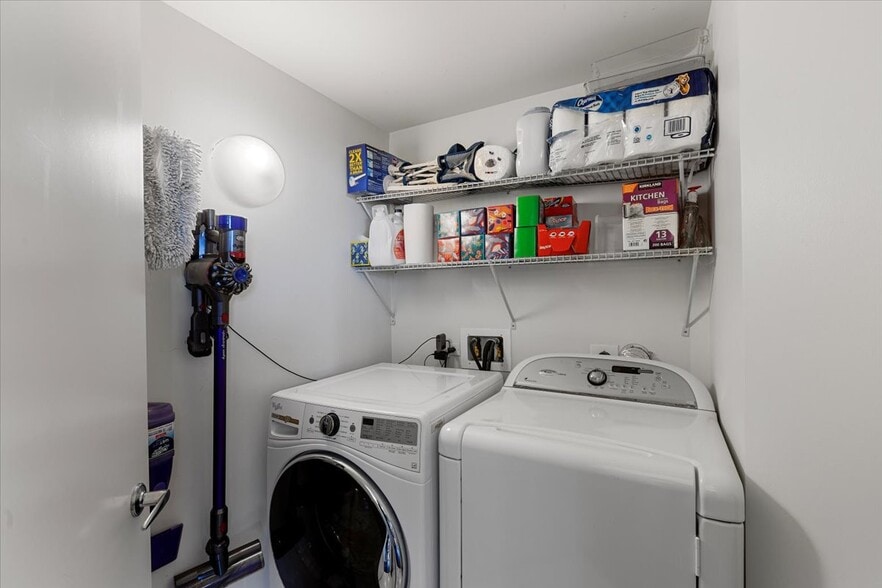 Building Photo - 807 Davis St