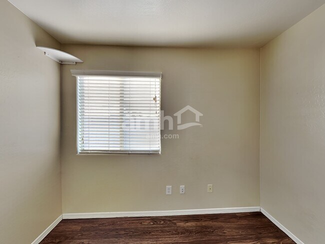 Building Photo - 3712 W Darrow St