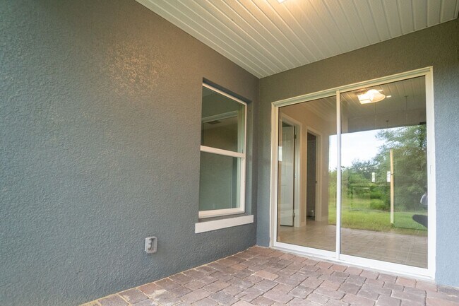 Building Photo - PENDING APPLICATION- Beautiful 3/2 Energy Efficient 1 Story Attached Home w/ 1 Car Garage
