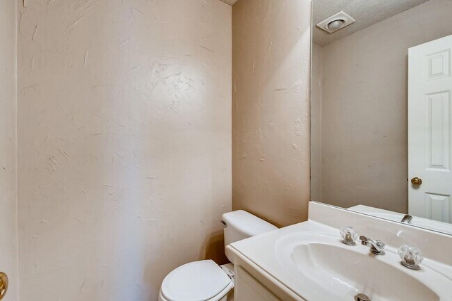 Building Photo - 5930 River Bend Dr