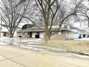 Building Photo - 3610 E Edgemere Dr