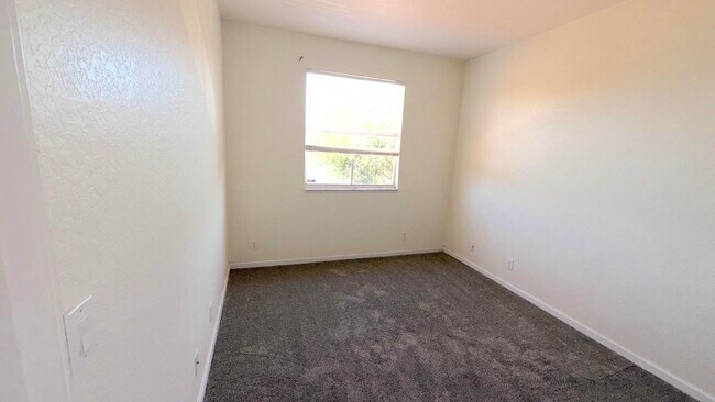 Building Photo - 5919 Walnut Park Ln