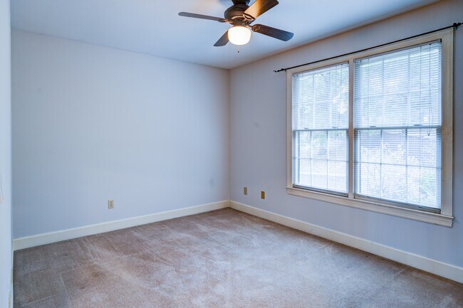 Building Photo - 60 Ravenwood Hills Cir