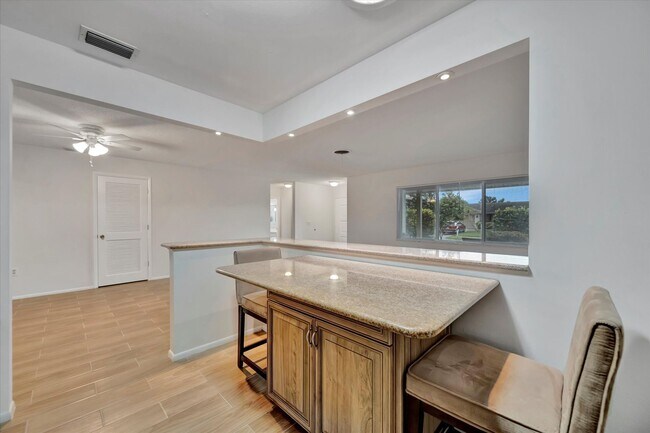 Building Photo - Beautiful 3-Bed / 2 Bath Pool Home in Sara...