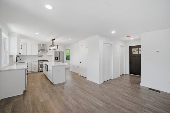 Building Photo - 9430 Nashville Ave