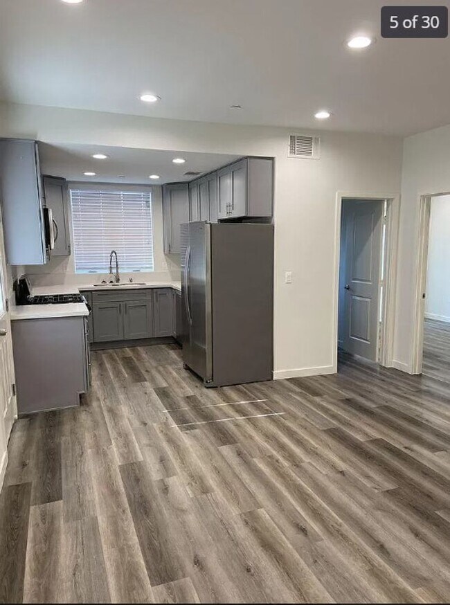 Building Photo - 2409 1/2 Ridgeley Dr
