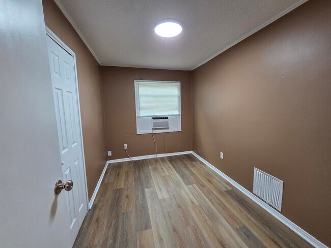 Building Photo - 3263 Baskin St