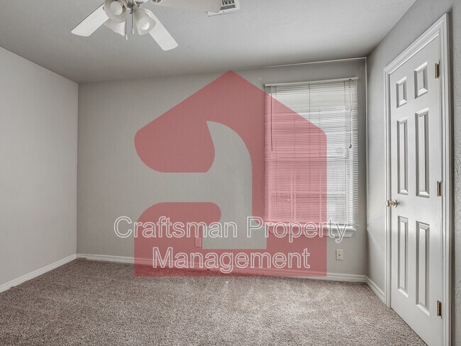 Building Photo - 2707 Silvertree Dr