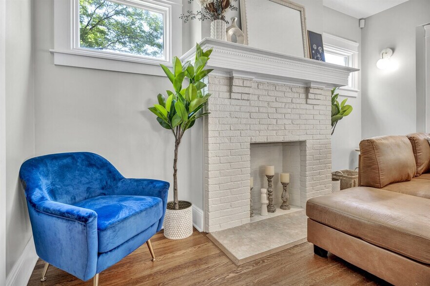 Building Photo - 1501 E 105th St