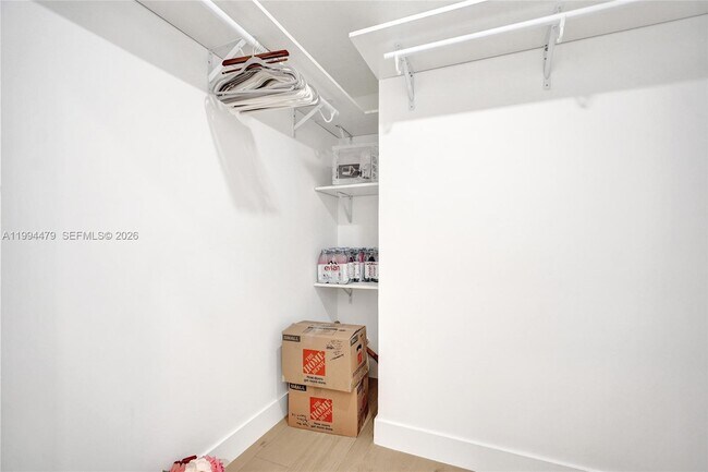 Building Photo - 12478 N Bayshore Dr