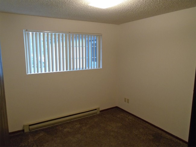 Building Photo - 975 N 4th St