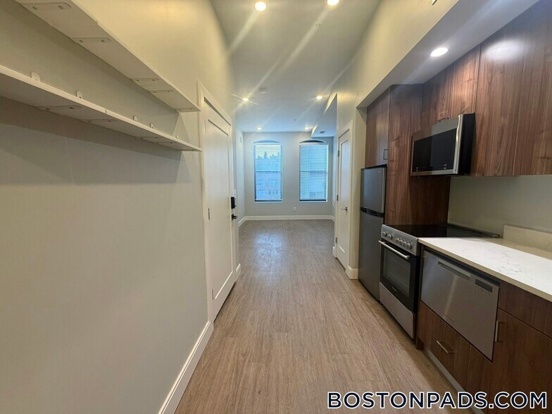 Building Photo - 517 Main St