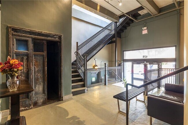 Building Photo - 426 Marietta St NW