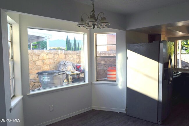 Building Photo - 4613 Sun Valley Dr