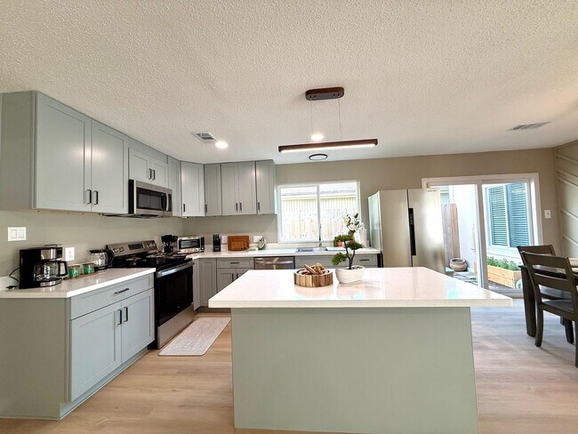 Building Photo - 6310 Briar Terrace Dr