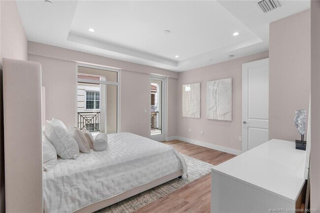 Building Photo - 41 SW Seminole St