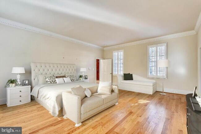 Building Photo - 9880 Palace Green Way