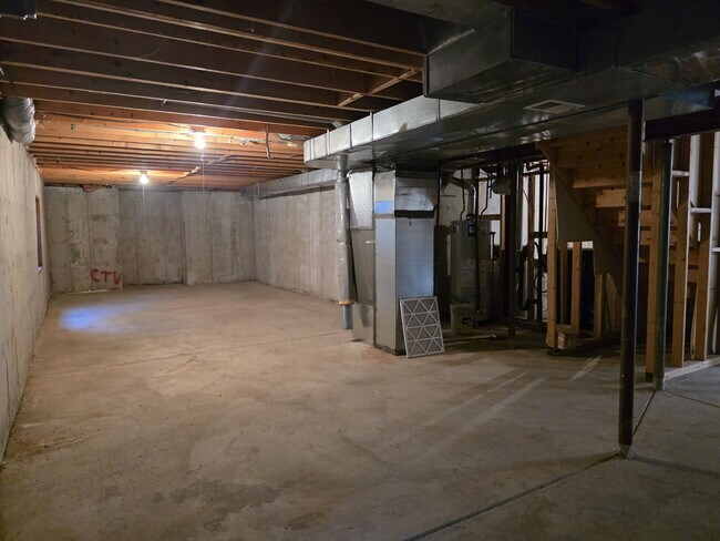 Building Photo - Single-Family Home in Near-Perfect Condition | 3-Car Garage | Covered Patio | Large Unfinished Ba...