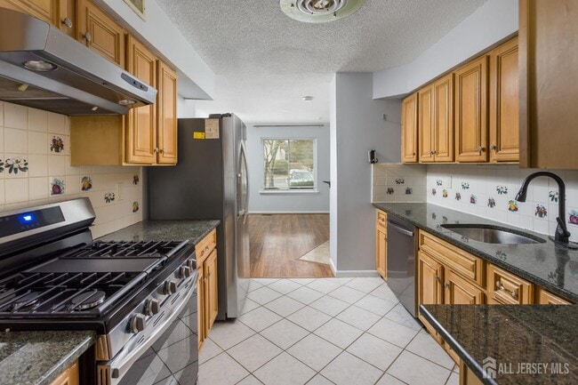 Building Photo - 113 Thoreau Dr