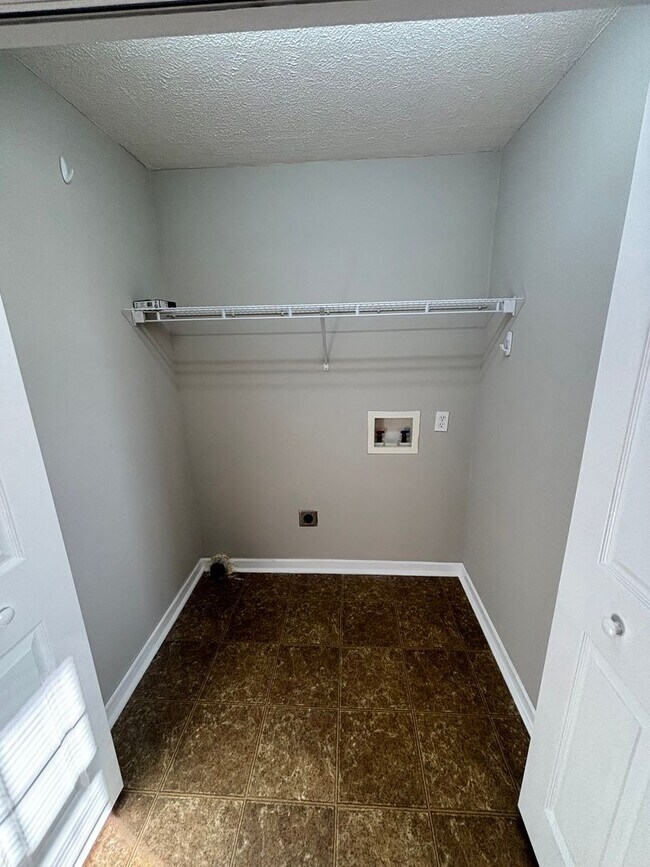 Building Photo - Cozy 3bd/2bth Cottage in Alcoa!