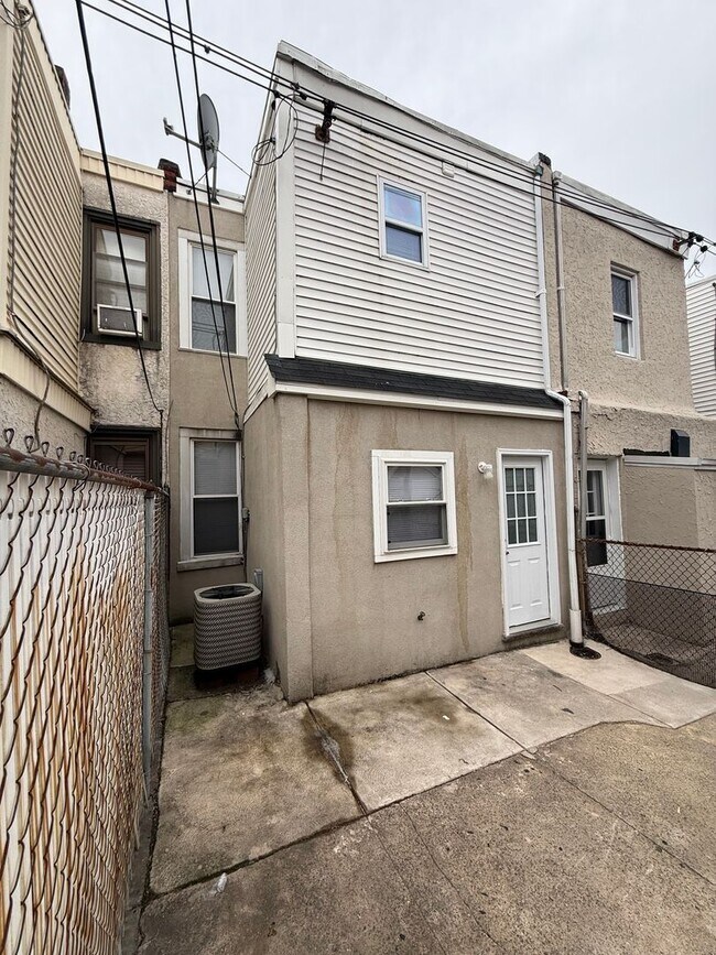 Building Photo - Broad & Porter-2 bedroom-Prime South Philadelphia