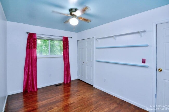 Building Photo - 8807 Tavistock Dr