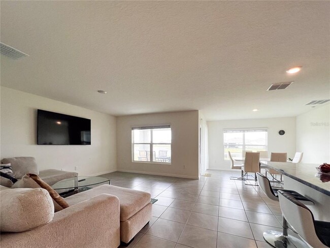 Building Photo - 10634 Chippewa Dr